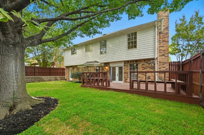 Bedford TX backyard remodel with Trex deck